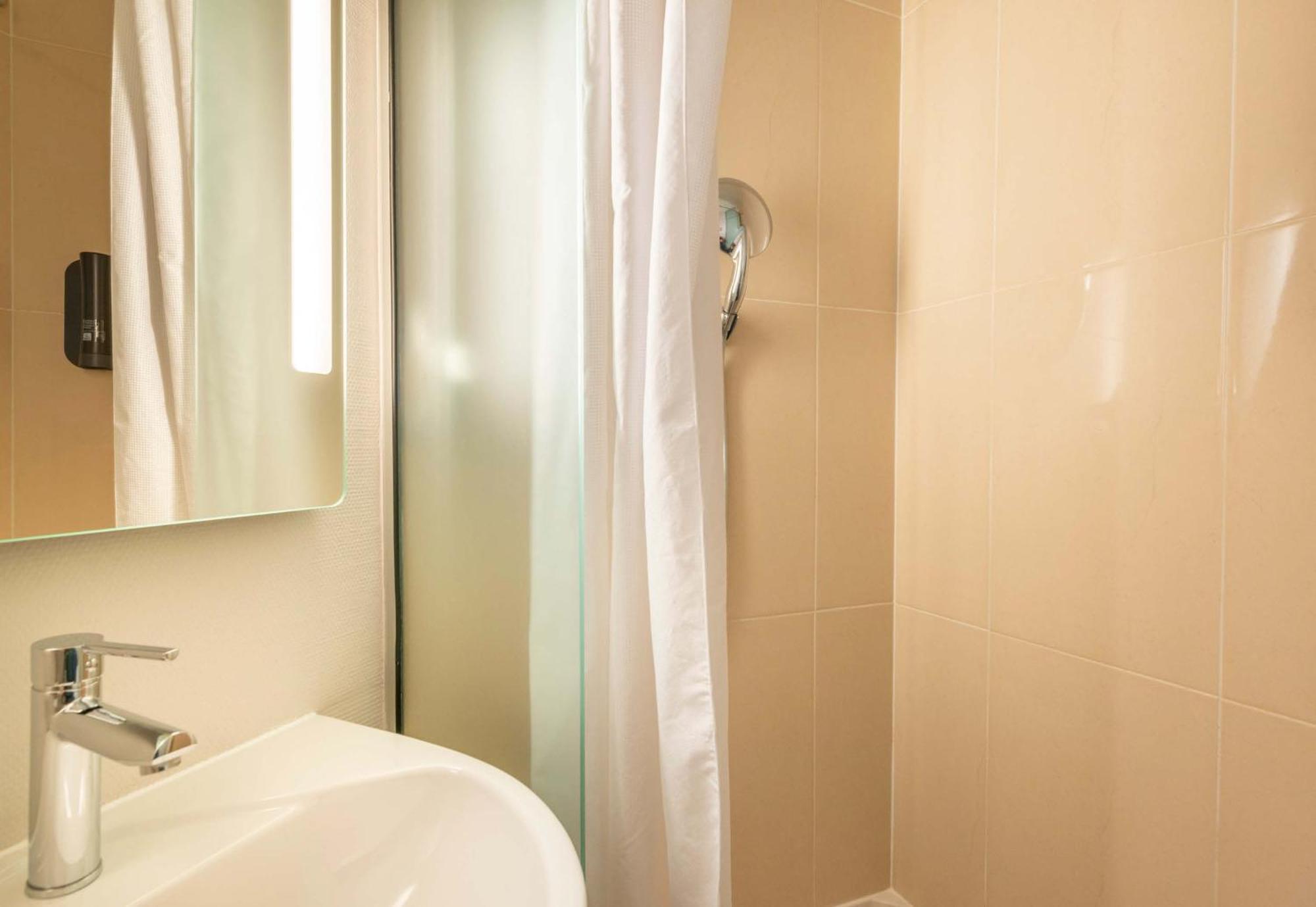 B&B Hotel Nantes Reze St Sebastien Saint-Sébastien-sur-Loire Exteriör bild