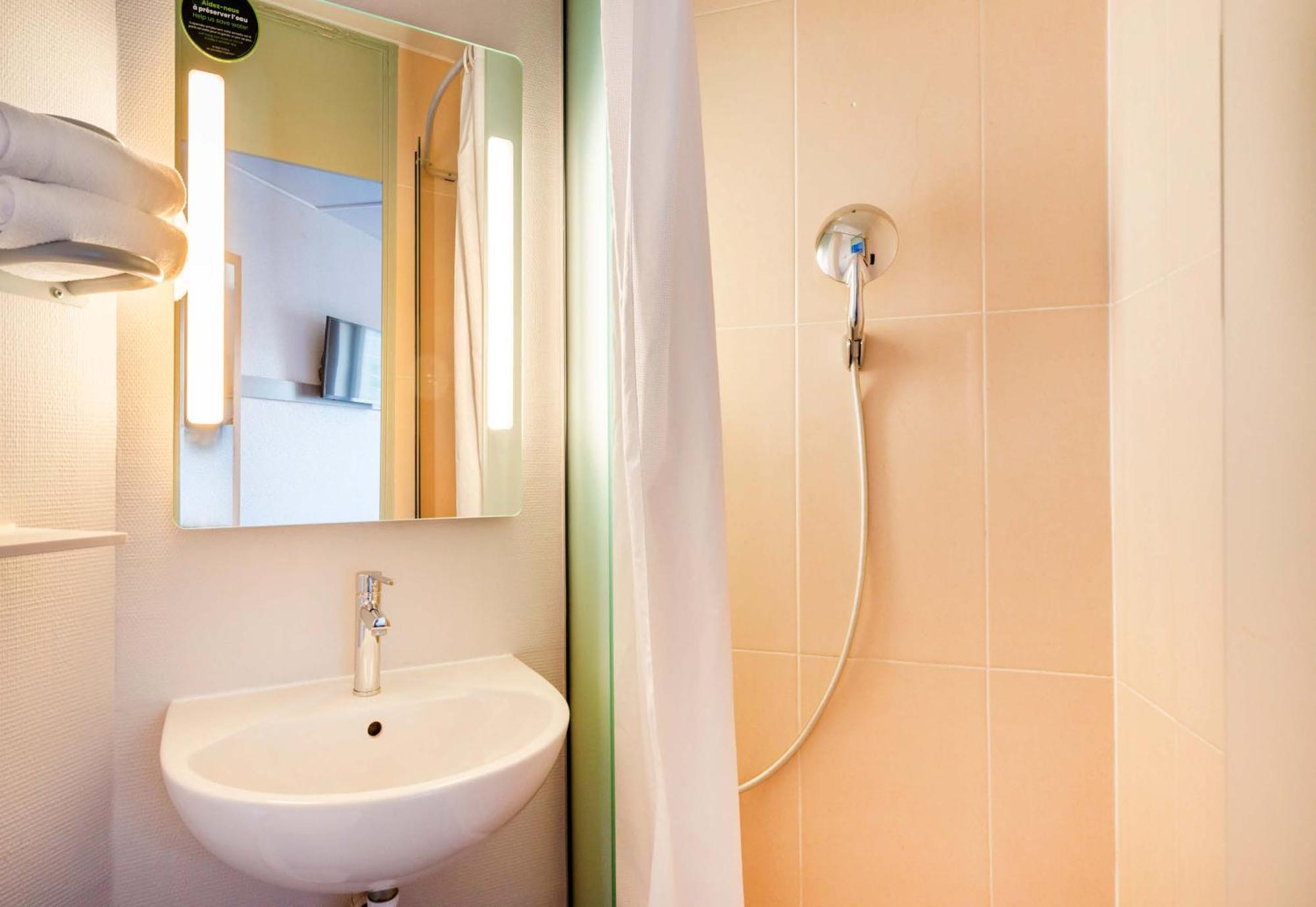 B&B Hotel Nantes Reze St Sebastien Saint-Sébastien-sur-Loire Exteriör bild
